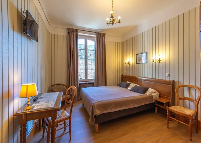 Logis Hotel De La Cloche